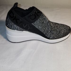 DKNY Women's Paz Sneakers Silver and black. Size 9.5M